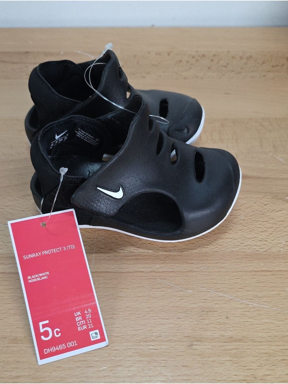 Nike Kids' Sunray Protect 3 Black/White Sandals 5C Water Shoe